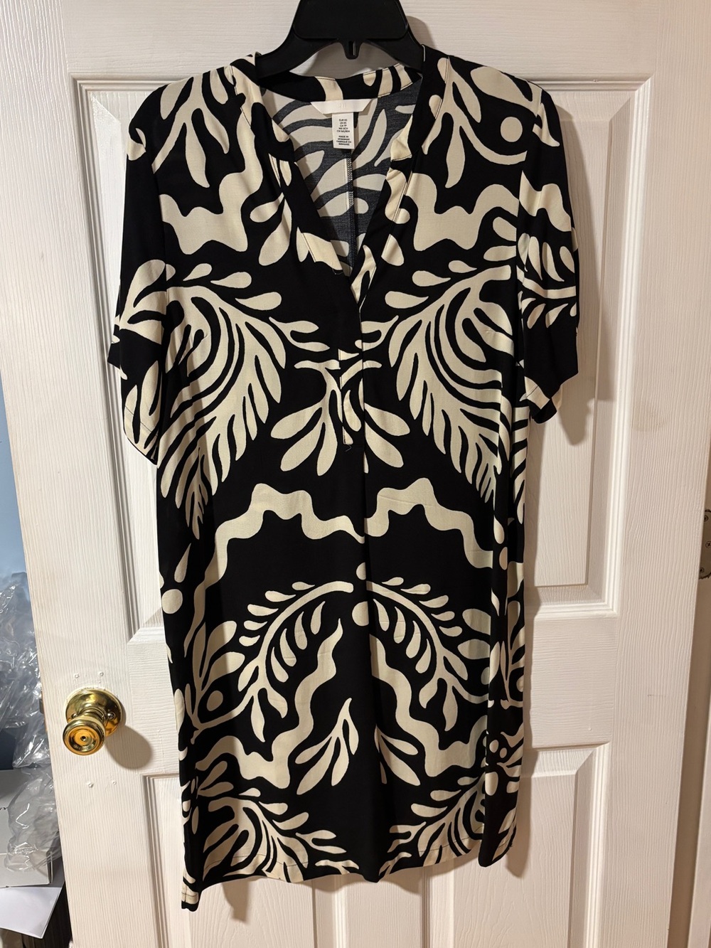H&M 100% Viscose Black & Cream Printed Oversized Tunic Dress with V-Neck XS